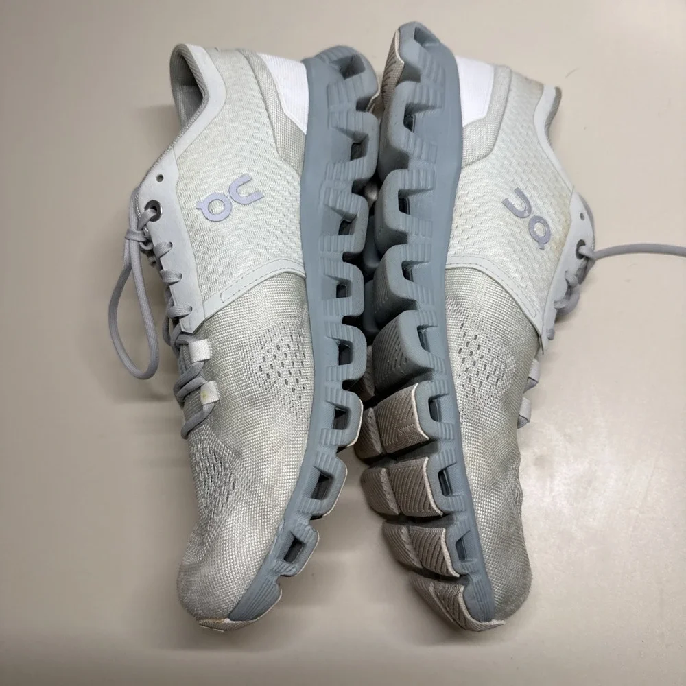 On Running Women's Light Grey Athletic Shoes Size (9) 40.99036